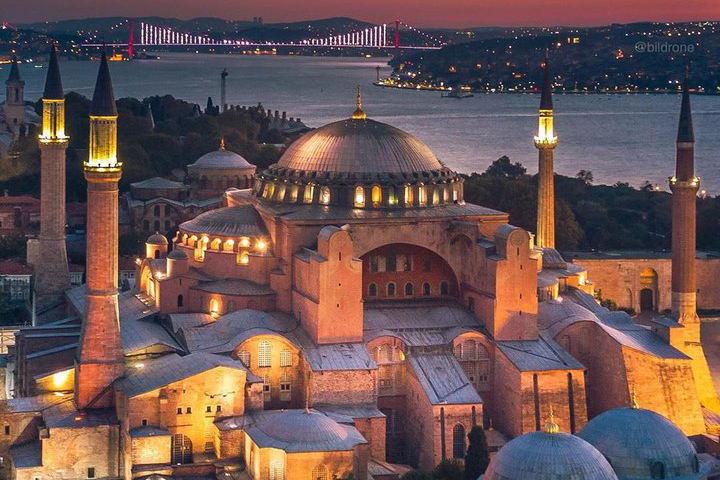 «Оставит след в истории, как Путин»: почему Эрдоган сделал Айя-Софию мечетью