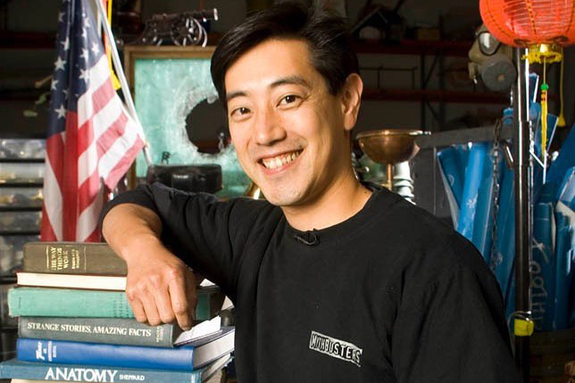 Ведущий шоу «Разрушители легенд» скончался в возрасте 49 лет