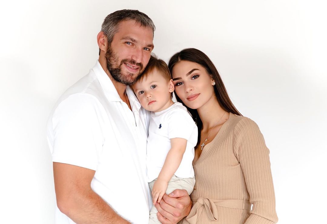 «Поцелушечки»: супруга Овечкина впервые запечатлела сыновей вместе