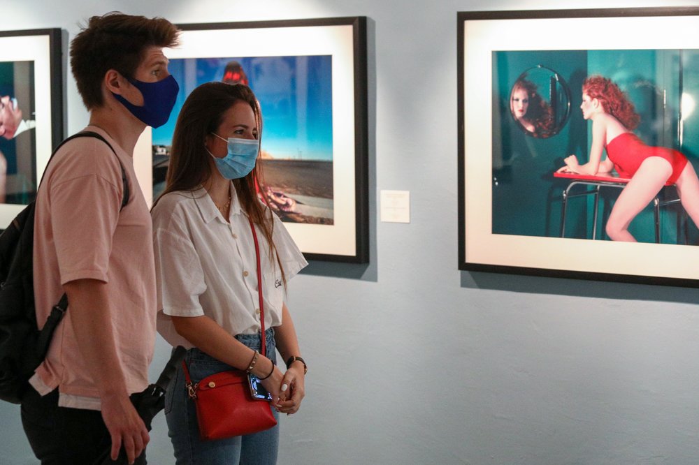 След от короны. Кто, зачем и как собирает материалы о пандемии