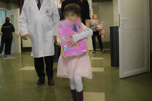 Стало известно, как живет изувеченная тетей девочка в Ингушетии