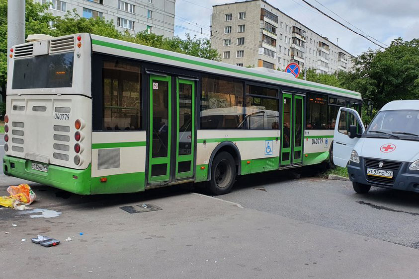 Власти Москвы окажут помощь семье погибшей в ДТП с автобусом женщине