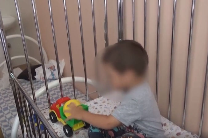 Избитому в Подмосковье ребенку подыщут замещающую семью на время следствия