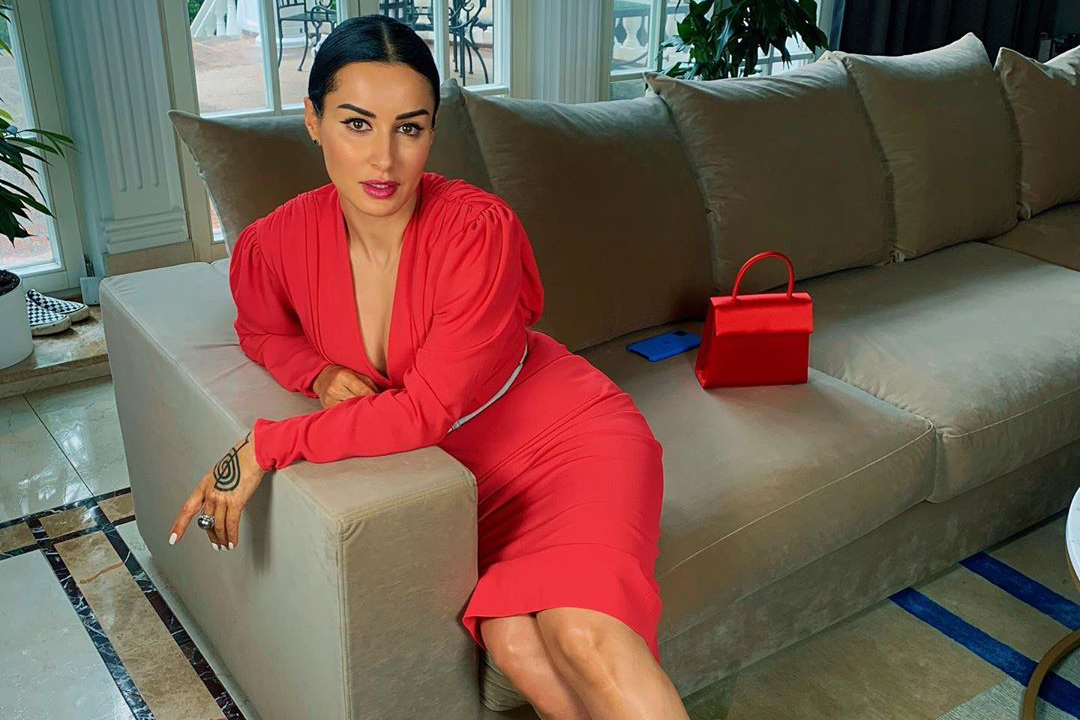 «Не держите в себе»: Канделаки призвала хейтеров активнее критиковать ее внешность