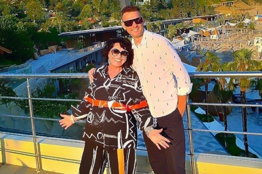 Надежда Бабкина отдыхает отдельно от своего возлюбленного