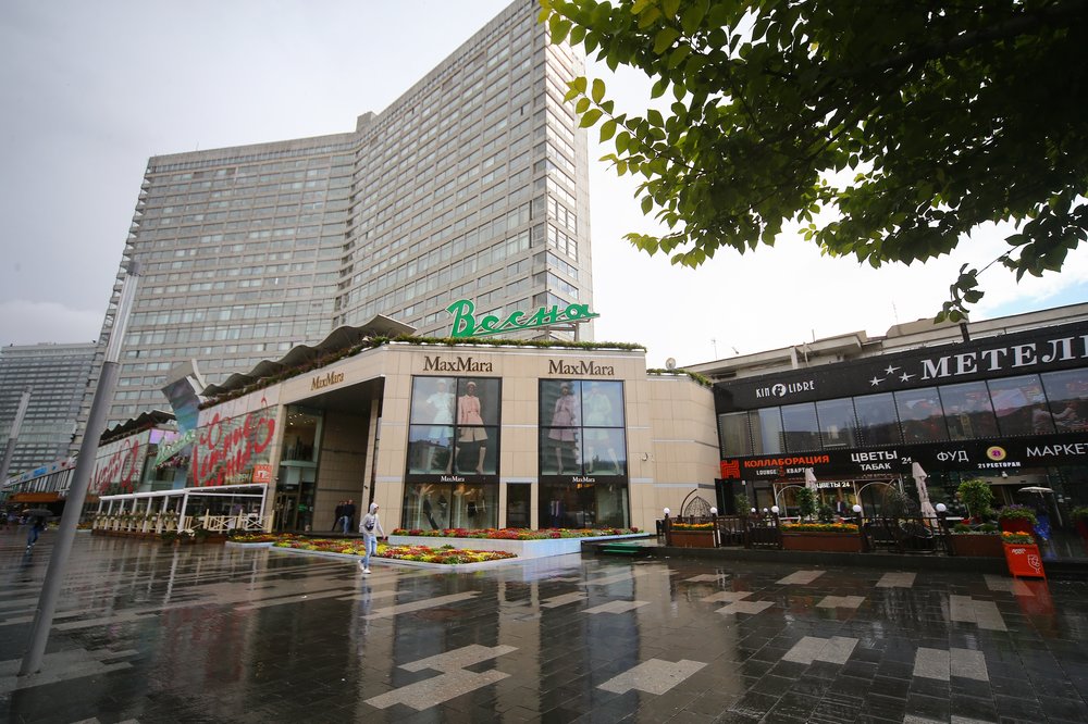 Праздничные плакаты в честь Дня народного единства разместили на улицах Москвы