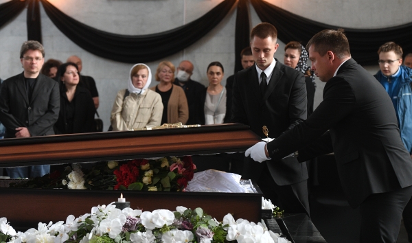 Церемония прощания с телеведущим Александром Беляевым завершилась в Москве