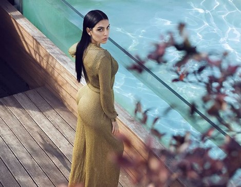 Невеста Роналду возмутила фанатов снимком в белье 