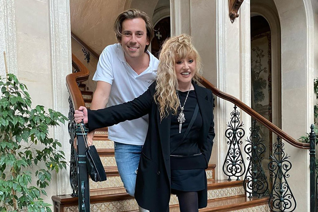 «Какая сегодня красота»: Максим Галкин показал рассвет из окон своего замка