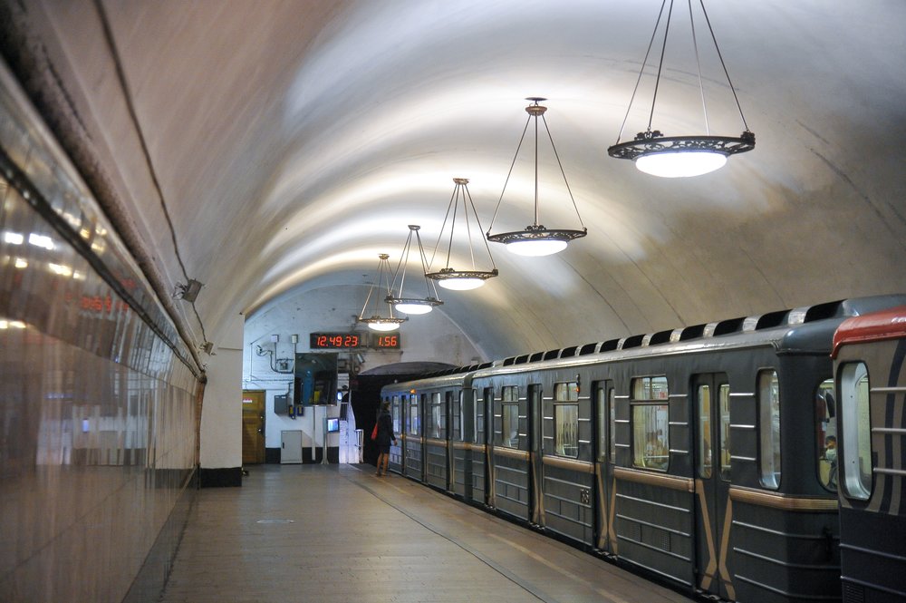 Поезда на Замоскворецкой линии метро Москвы курсируют в соответствии с графиком