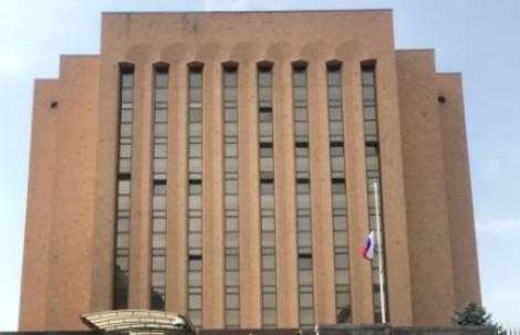 Диппредставительство обратилось с просьбой сохранять бдительность и сдержанность