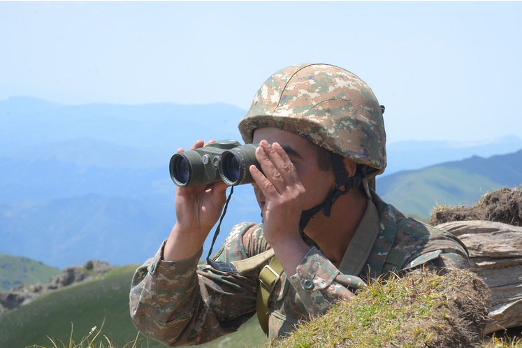 Власти Армении обвинили армию Азербайджана в многочисленных атаках