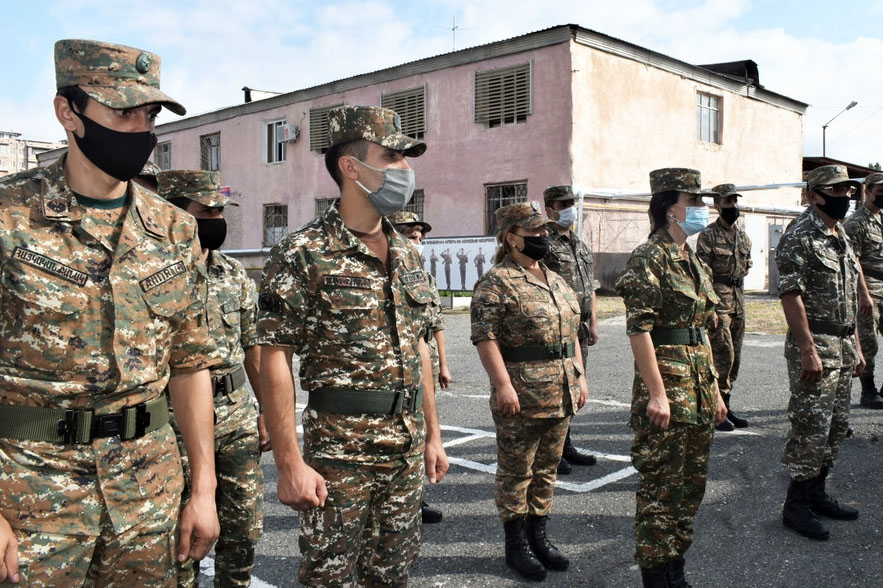 Минобороны Армении заявило об уничтожении 137 единиц азербайджанской бронетехники