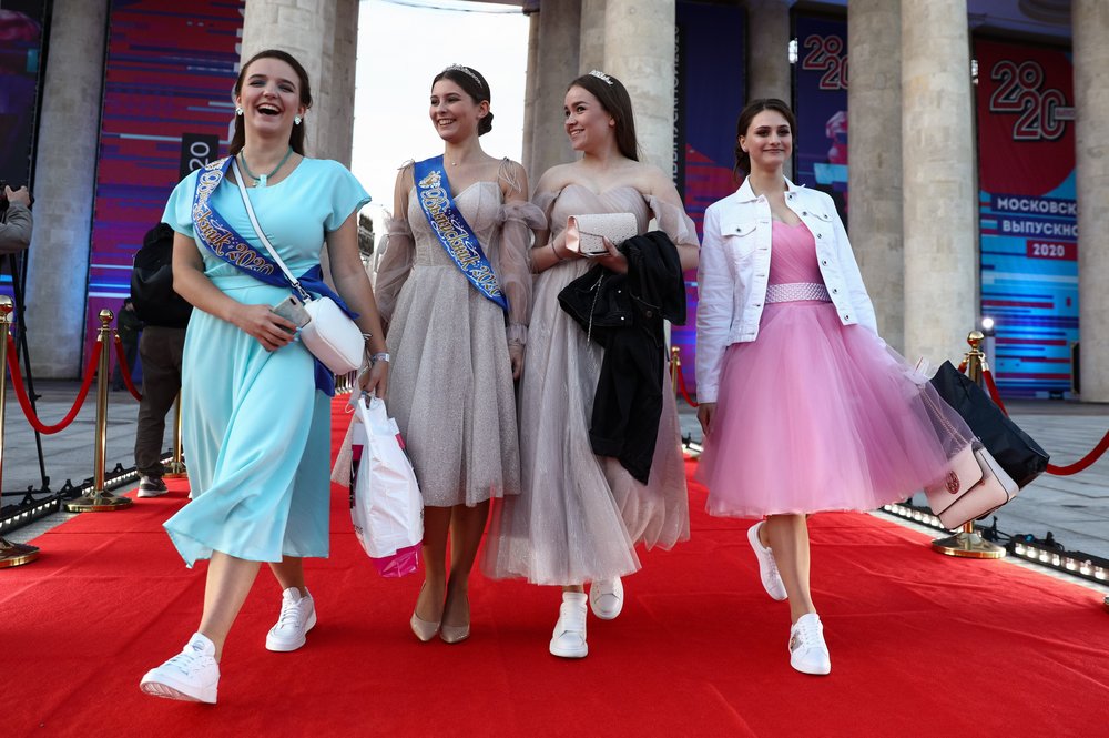 Правила элегантности: гайд по выбору наряда на выпускной