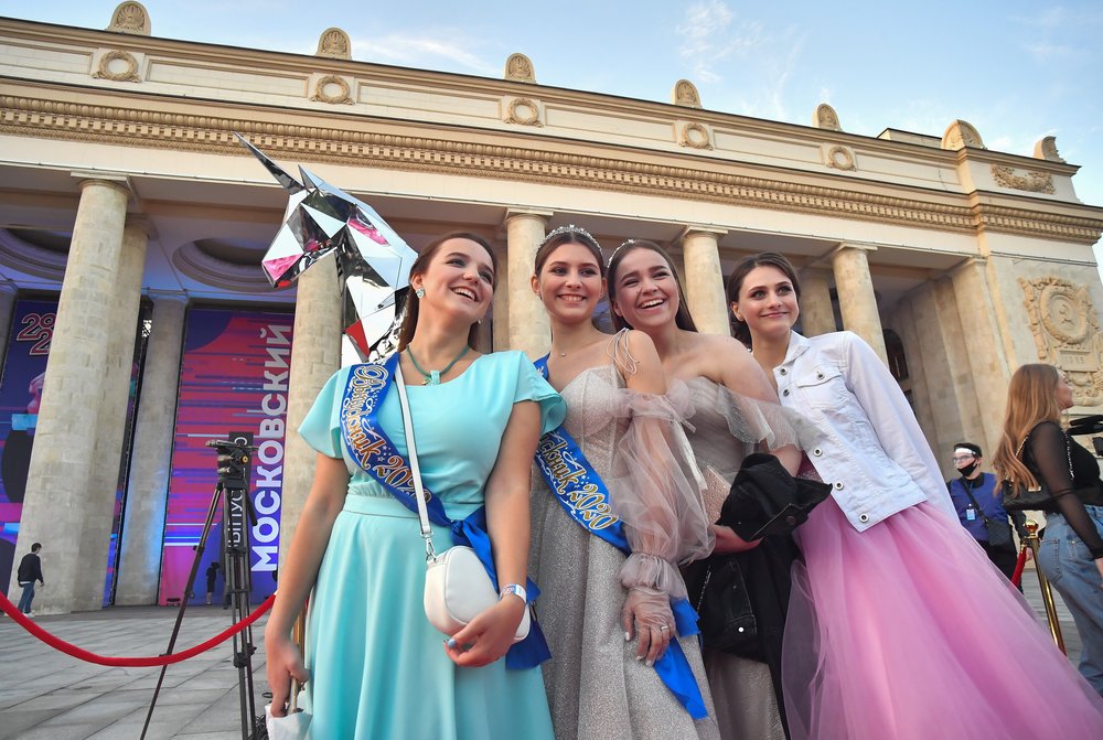 Стала известна стоимость организации выпускного бала в Москве и регионах