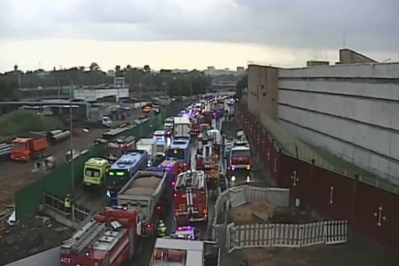 Движение транспорта перекрыли в районе здания СИЗО-6 из-за пожара