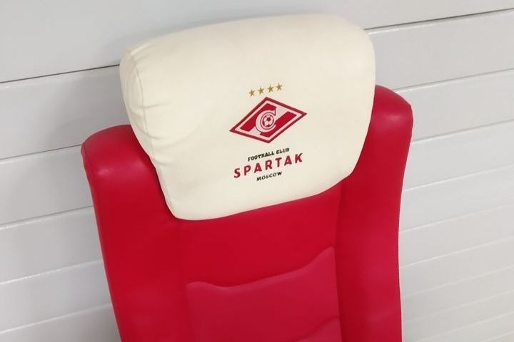 Кресло с тренерской скамейки футбольного «Спартака»