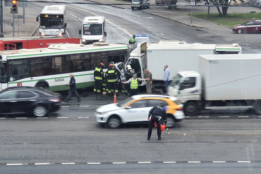 Названа предварительная причина аварии с автобусом на юго-востоке Москвы