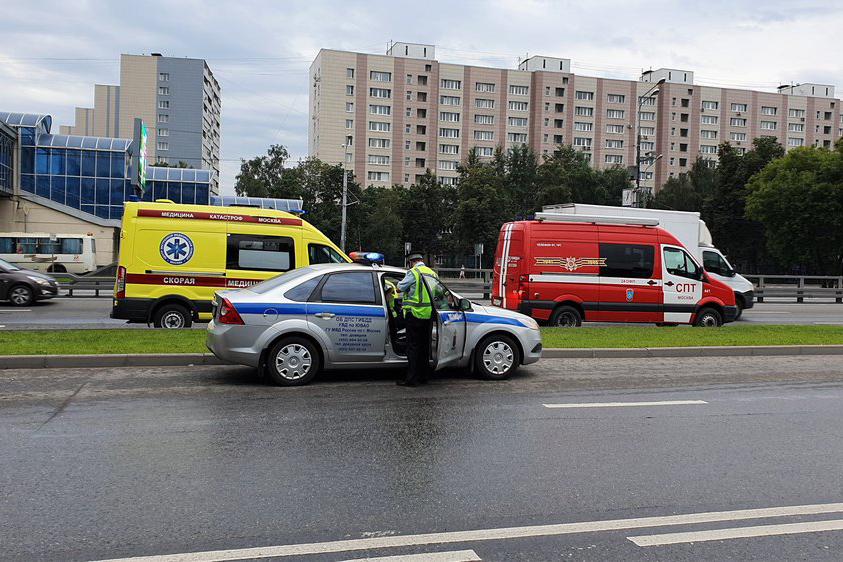 Движение по Рязанскому проспекту ограничили из-за ДТП с автобусом и «газелью»