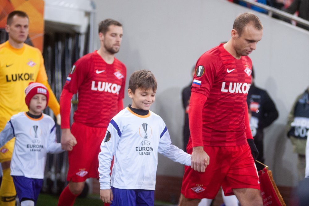 «Я охотился за тобой»: экс-футболист сборной России Глушаков сообщил о рождении сына