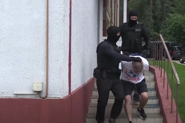 Задержанные в Белоруссии перед выборами 32 россиянина вернулись на родину