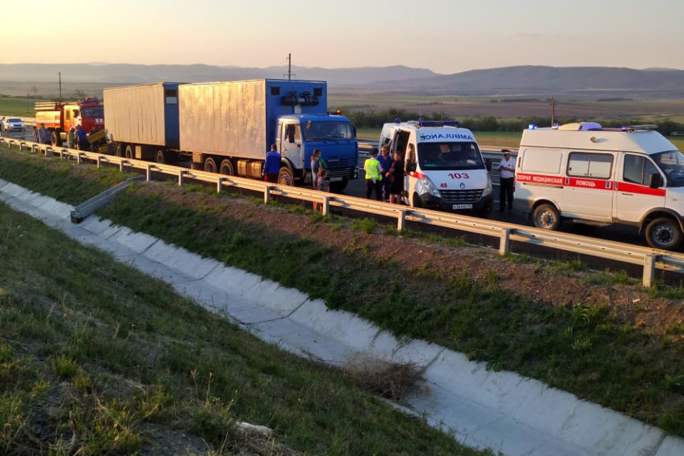 Число погибших в ДТП с маршруткой в Крыму возросло до 8