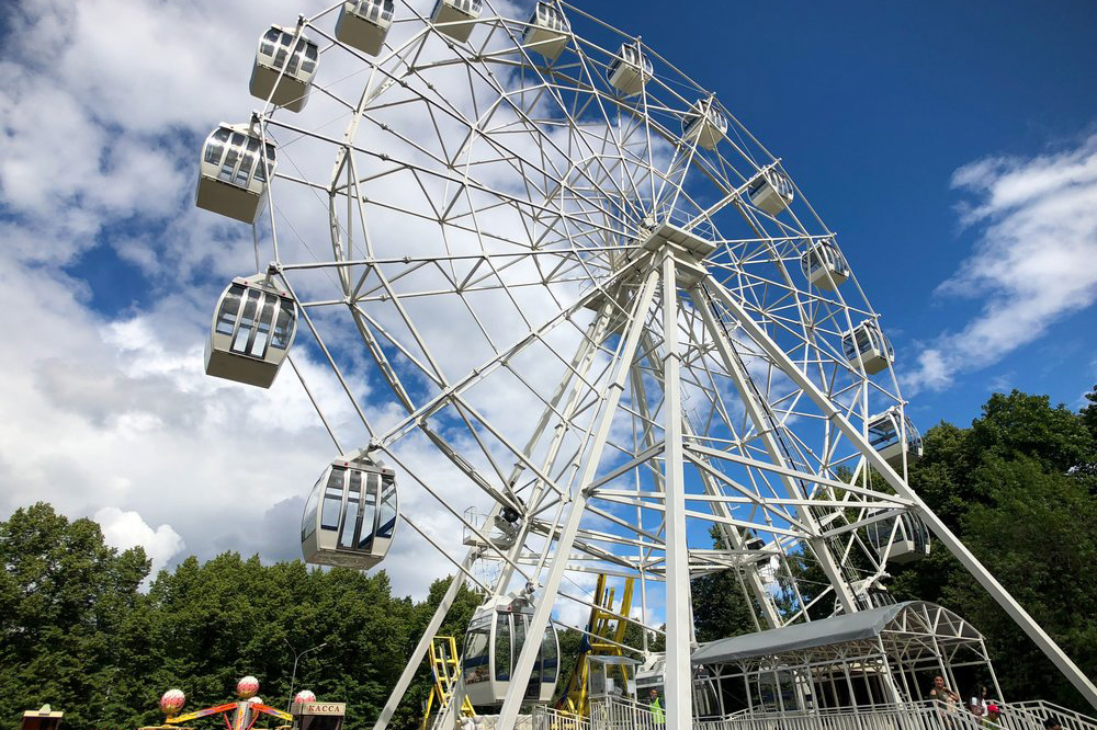 Колесо обозрения высотой с 12-этажный дом открыли в парке «Сокольники»