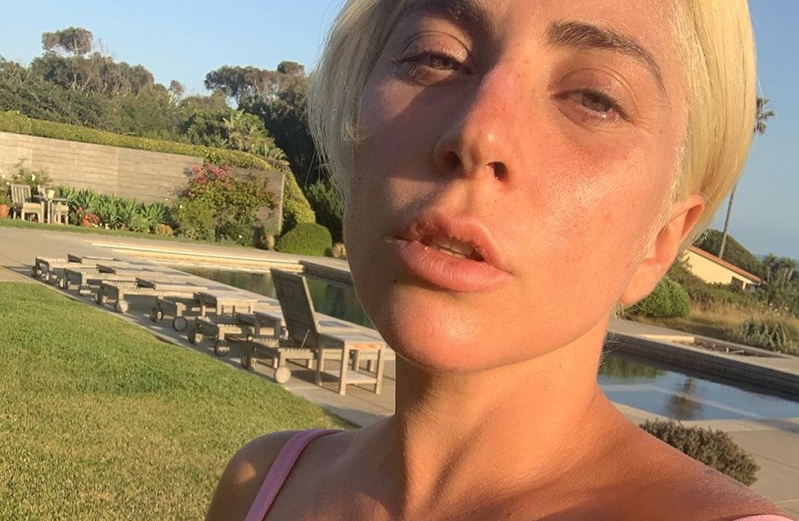 Леди Гага сфотографировалась для фанатов без макияжа 