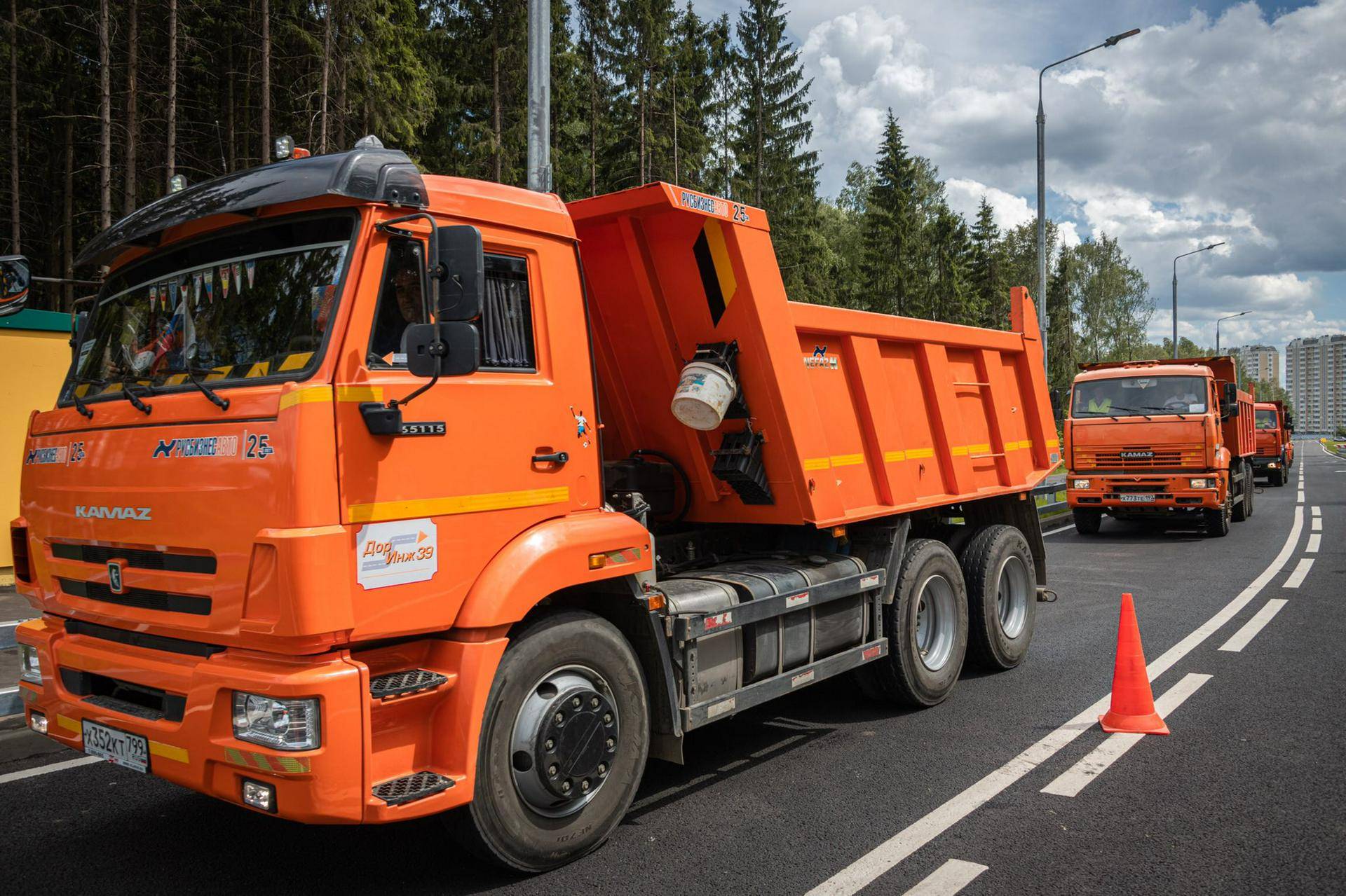 Мужчина погиб на юго-востоке Москвы, придавленный кузовом КамАЗа