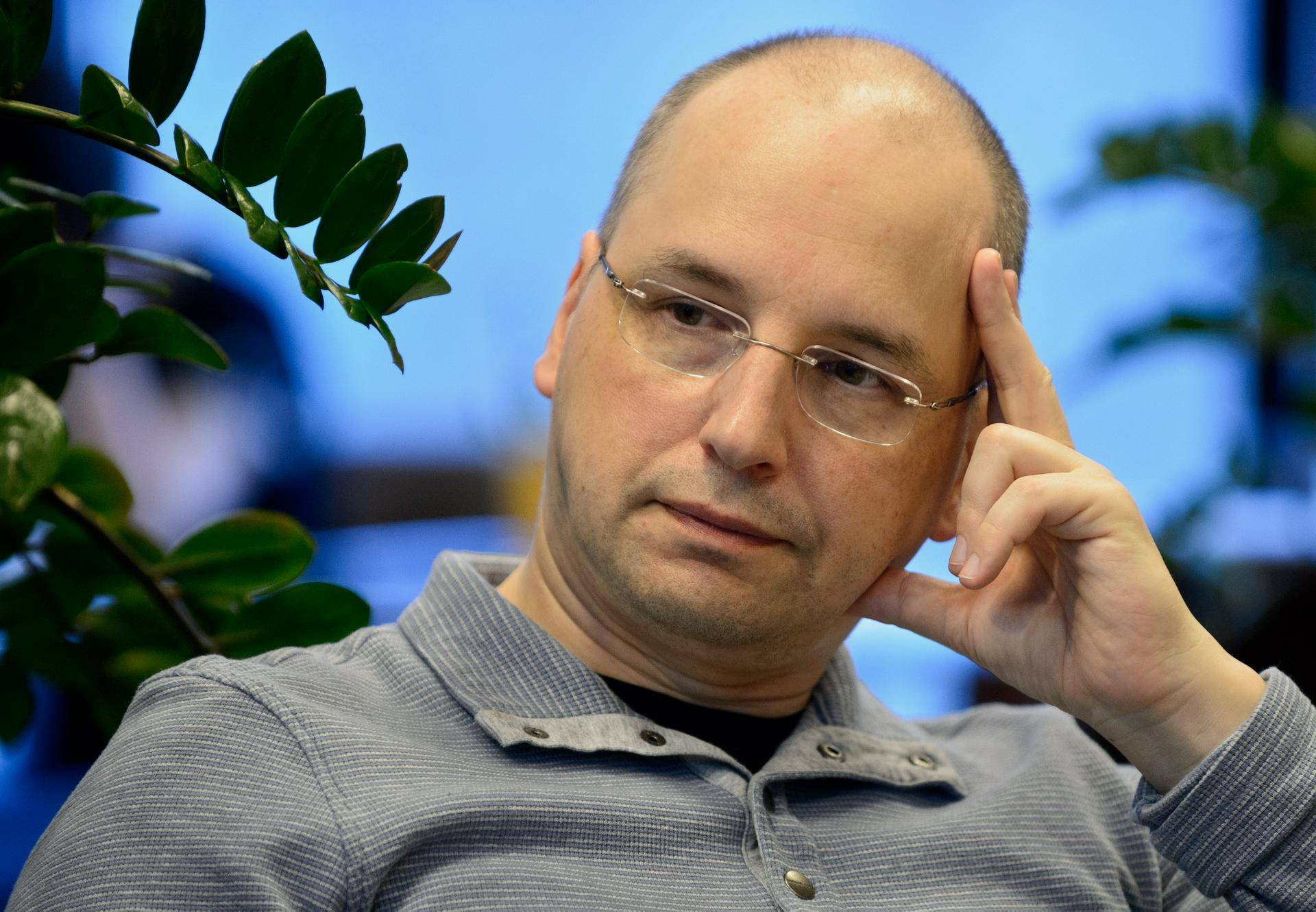 18 марта 2016 года. Писатель Ник Перумов на презентации своей книги «Приключения Молли Блэкуотер. За краем мира» в Московском Доме книги