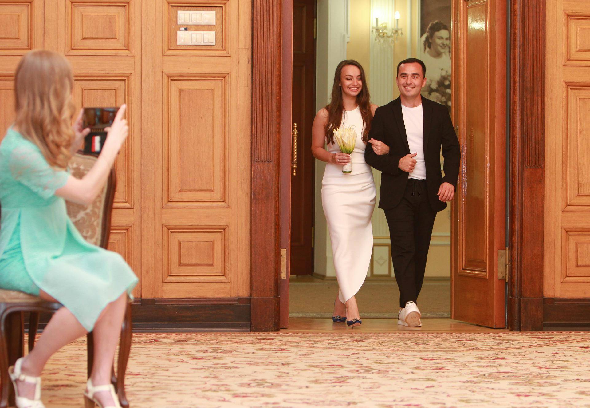 ЗАГСы назвали период, когда в Москве снижается число церемоний бракосочетания