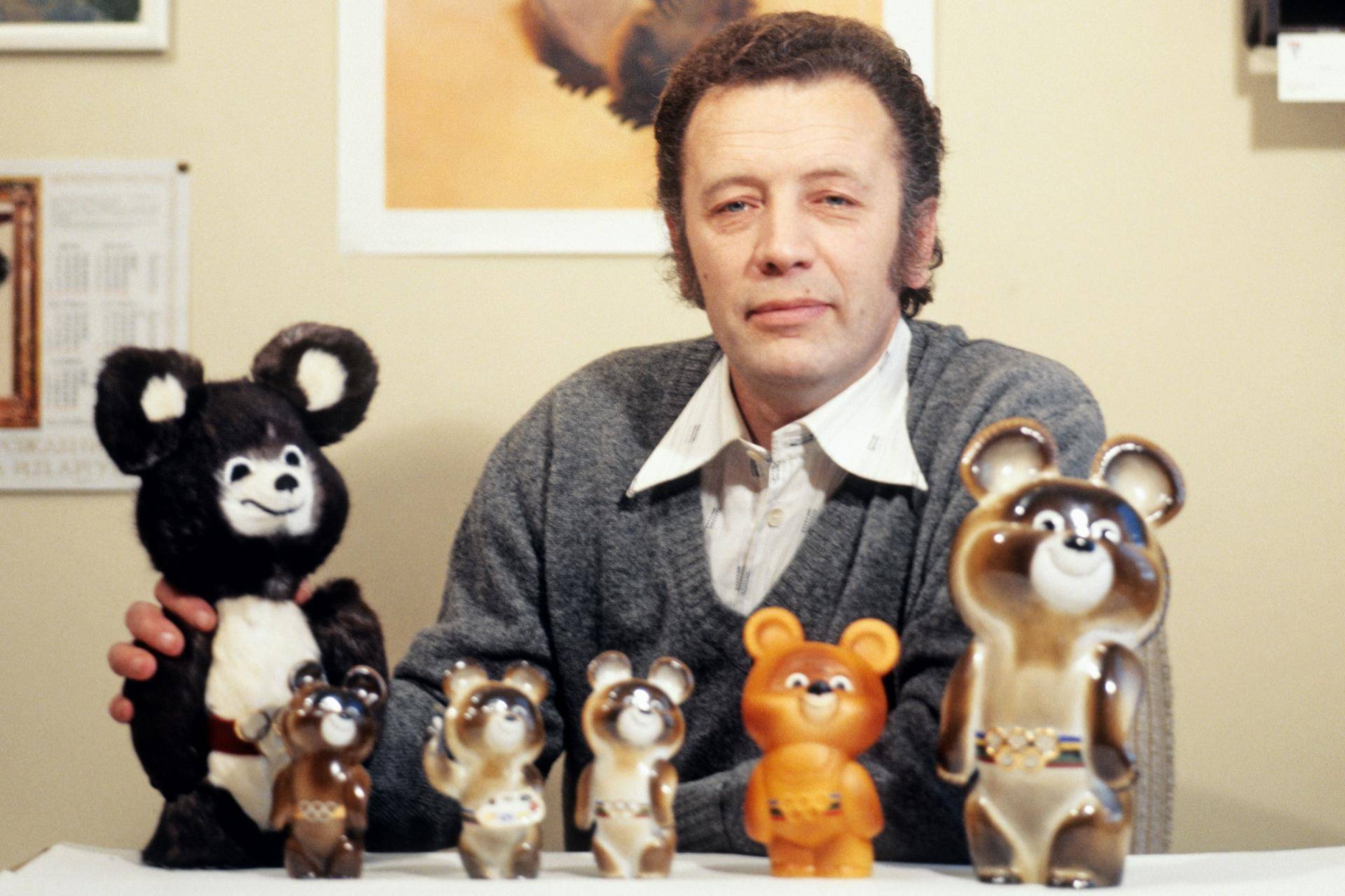 Умер автор образа олимпийского мишки Виктор Чижиков