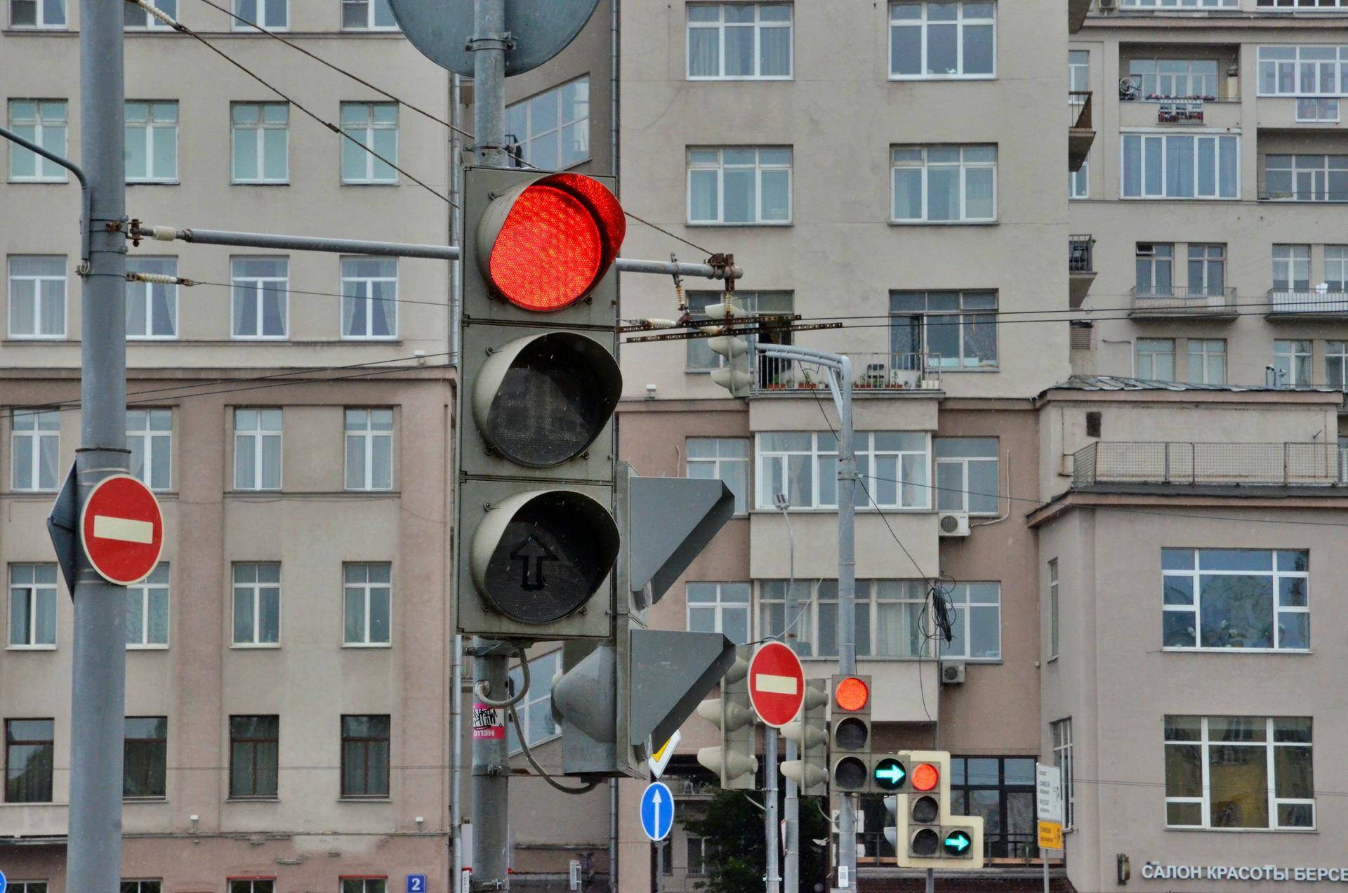 СМИ: Жительница столицы села за руль с грудным ребенком на коленях