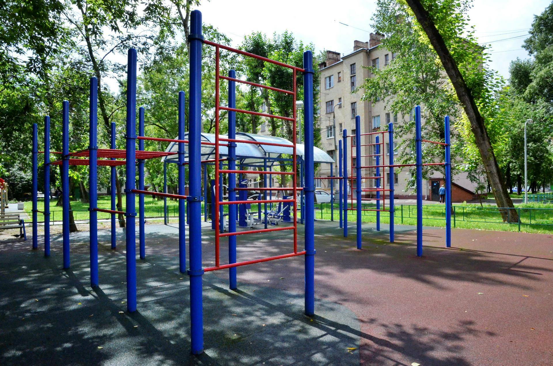 Врач рассказал, как заниматься спортом в плохую погоду на улице