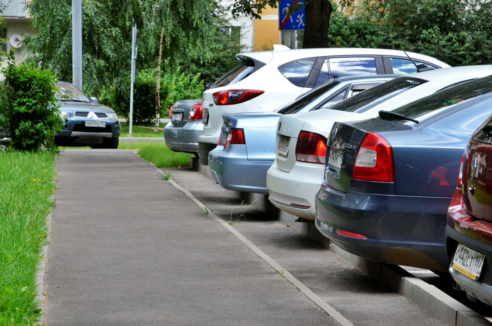 Более 2,5 тысячи парковочных мест появится возле станций Киевского направления МЖД