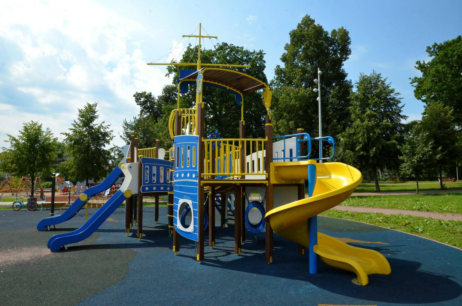 Эксперт рассказал о современных стандартах безопасности детских площадок