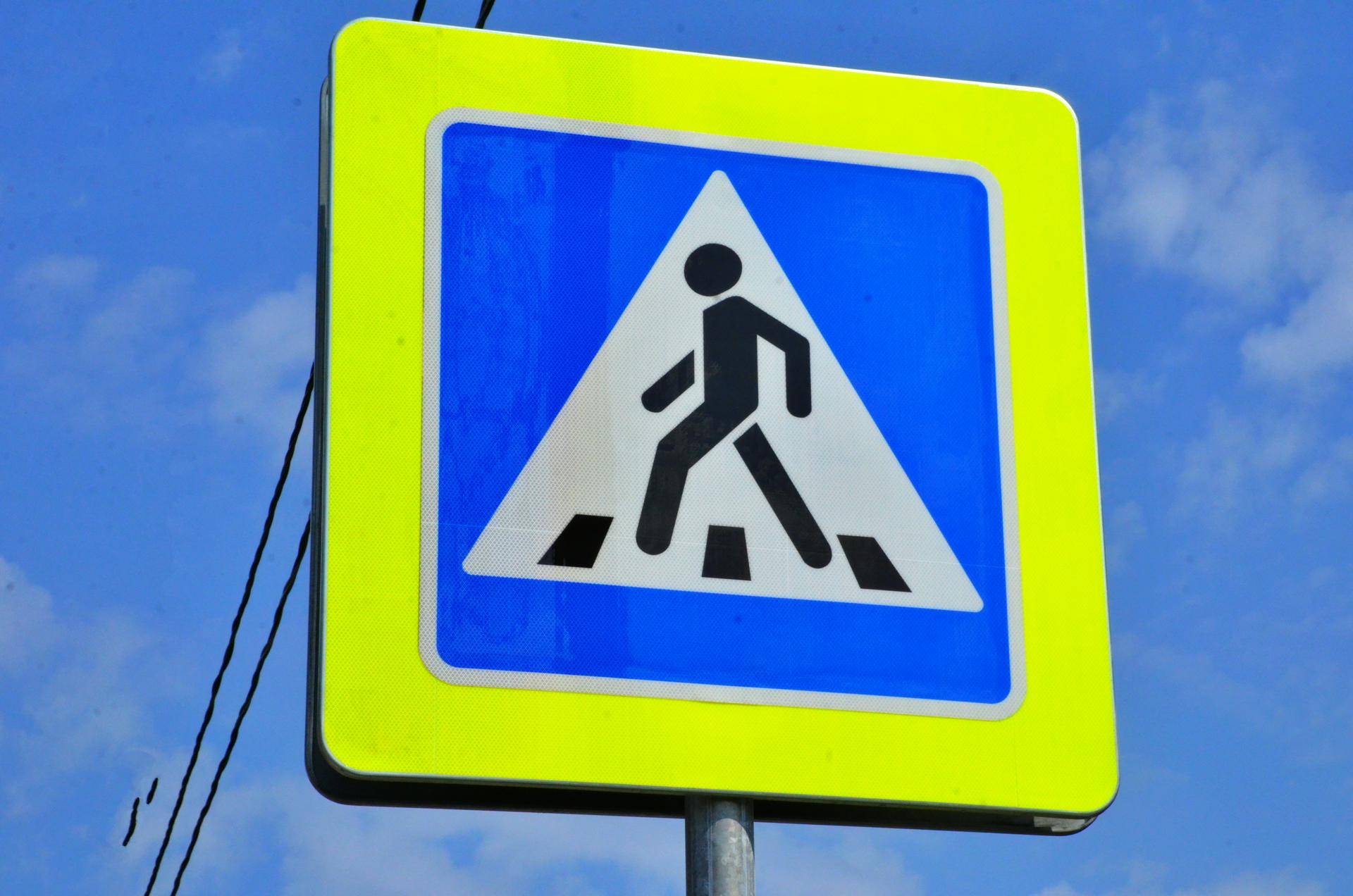 Грузовик сбил двух пешеходов в центре Москвы 