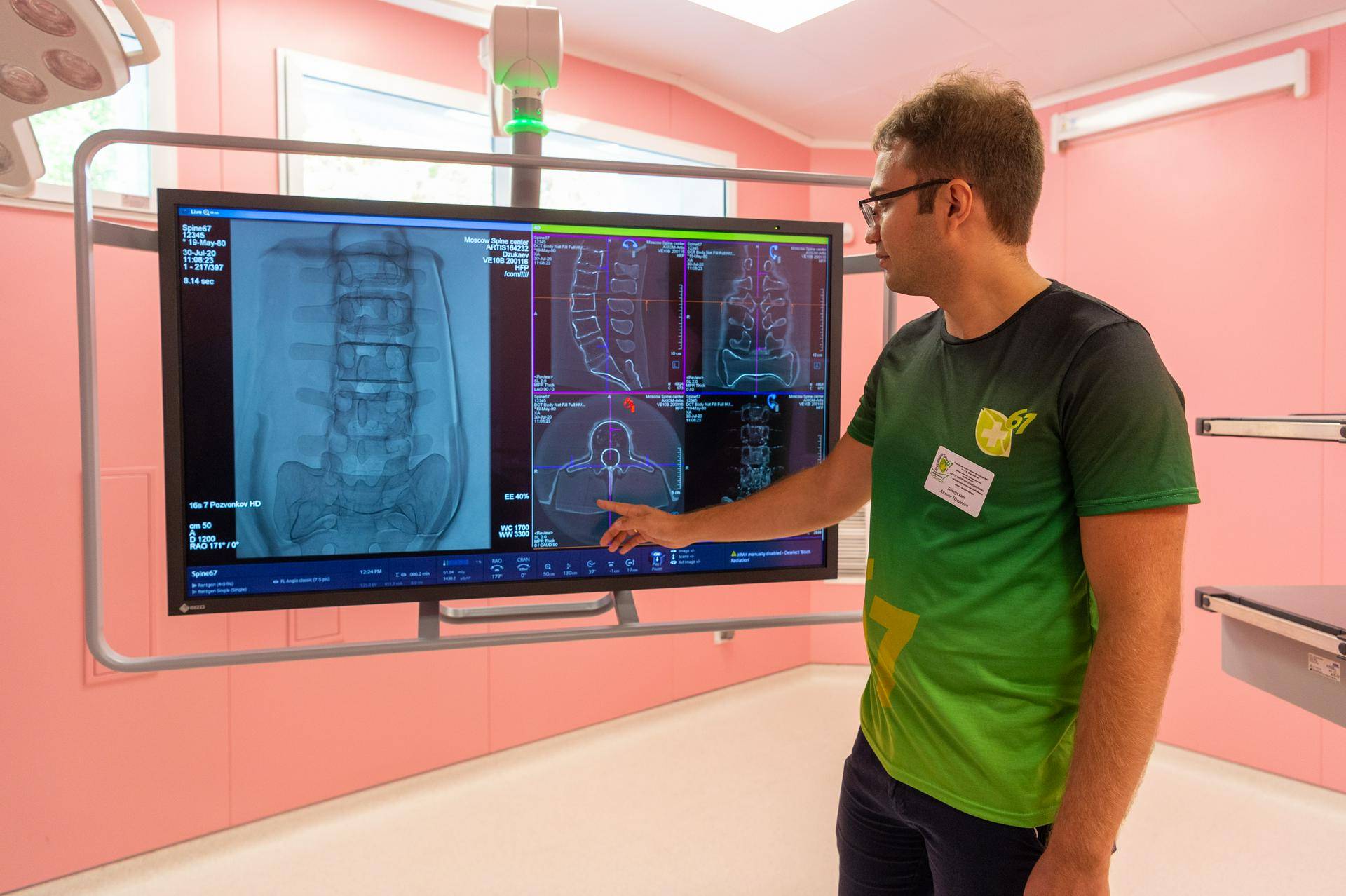 Пациентов с проблемами позвоночника оперативно ставят на ноги