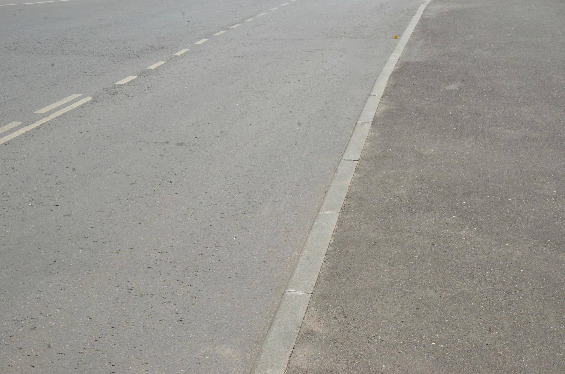 Просадку дорожного полотна начали устранять на проспекте Маршала Жукова