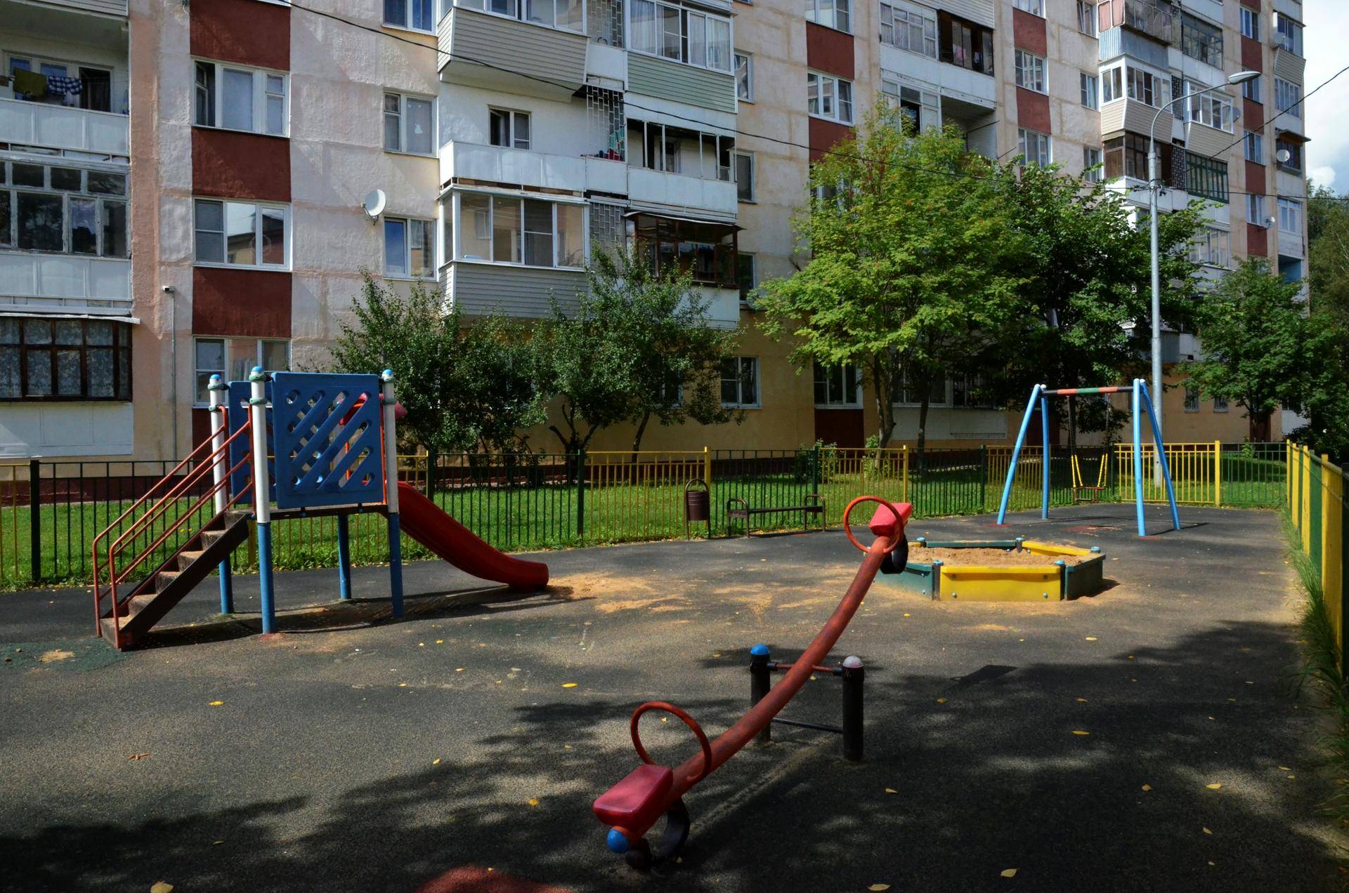 Педиатр объяснила, какие опасности для детей таятся в песочницах