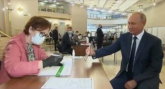 Владимир Путин проголосовал по поправкам к Конституции РФ