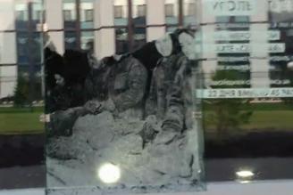 Часть монумента Победы в Кемерове обрушилась спустя три дня после открытия