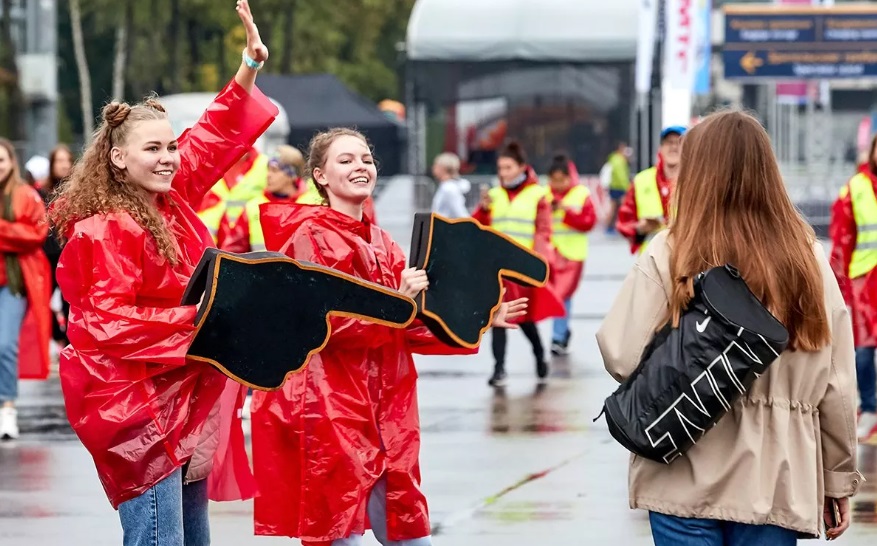 Волонтеры Москвы рассказали, как они помогают людям с ОВЗ