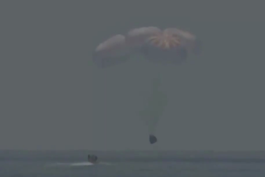 Корабль Crew Dragon с двумя астронавтами на борту приводнился в Мексиканском заливе