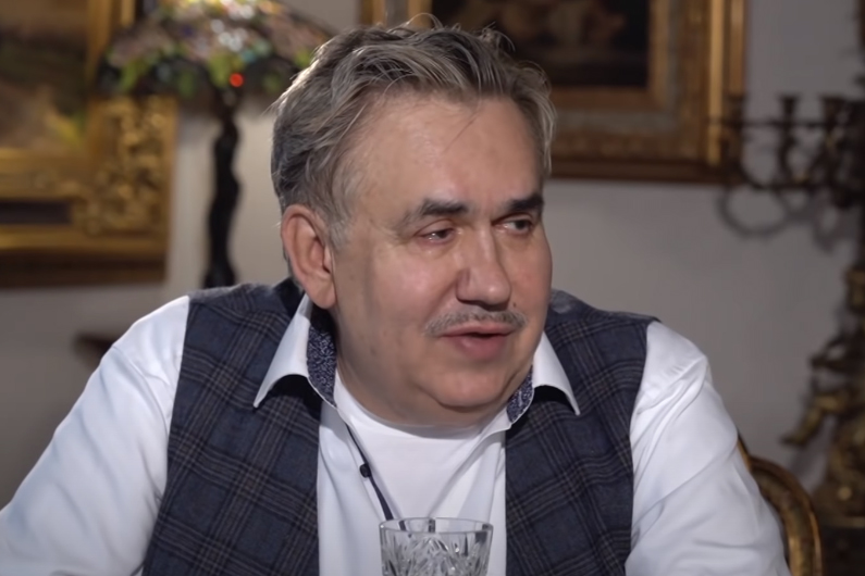 «Служит на четверть ставки»: Садальский ответил Асмус на слова о зарплате в театре