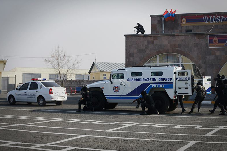 Больницы Армении прекратили плановый прием пациентов из-за военного положения