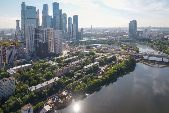 Власти Москвы заявили, что пандемия кардинально не изменила экономику города