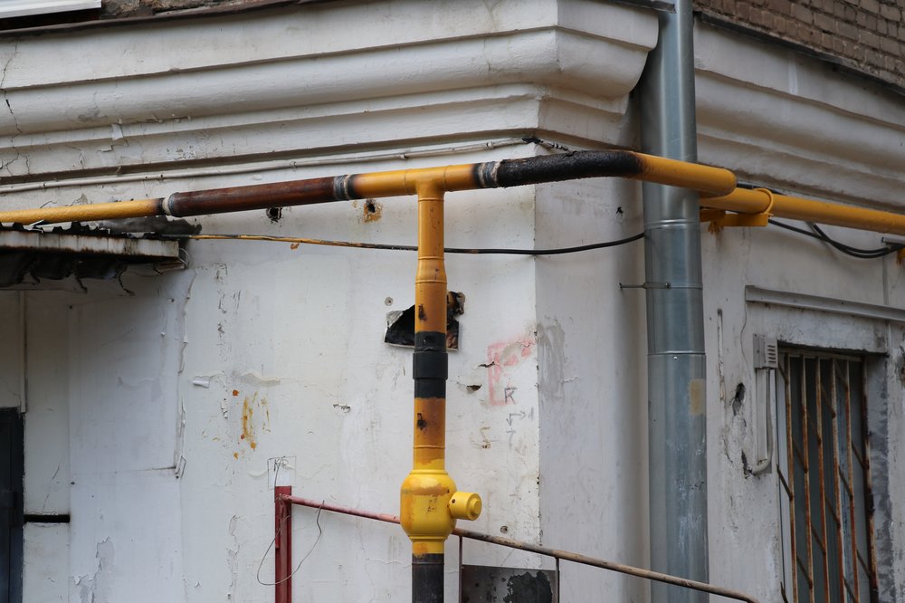 Один человек погиб при возгорании газовой трубы на севере Москвы