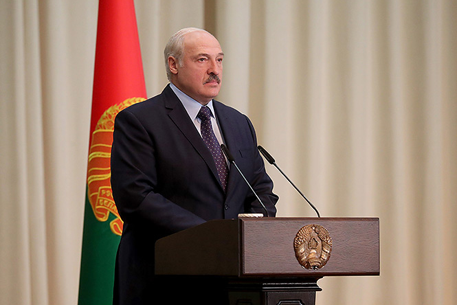 Лукашенко поручил пригласить генпрокуроров России и Украины из-за задержанных россиян