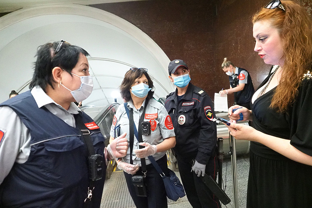 Более 30 тысяч случаев несоблюдения ограничений в транспорте Москвы выявили в апреле